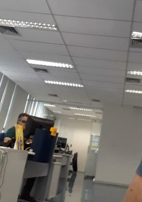 ILHÉUS: COLABORADORES DO BANCO DO BRASIL SÃO FLAGRADOS SEM MÁSCARA 