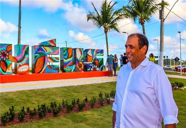 PREFEITURA DE ILHÉUS REQUALIFICA LETREIRO E ENTREGA ESPAÇO DE CONVIVÊNCIA NA AVENIDA SOARES LOPES