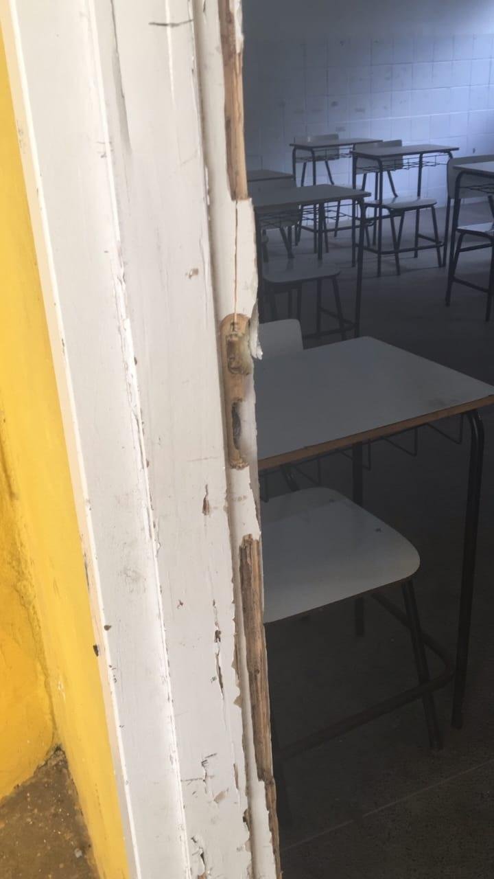 ESCOLA MUNICIPAL PROFESSOR PAULO FREIRE É ALVO DE VANDALISMO EM ILHÉUS 
