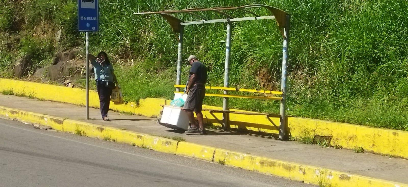 ILHÉUS: POPULAÇÃO SOFRE COM SITUAÇÃO PRECÁRIA DOS ABRIGOS DE ÔNIBUS 