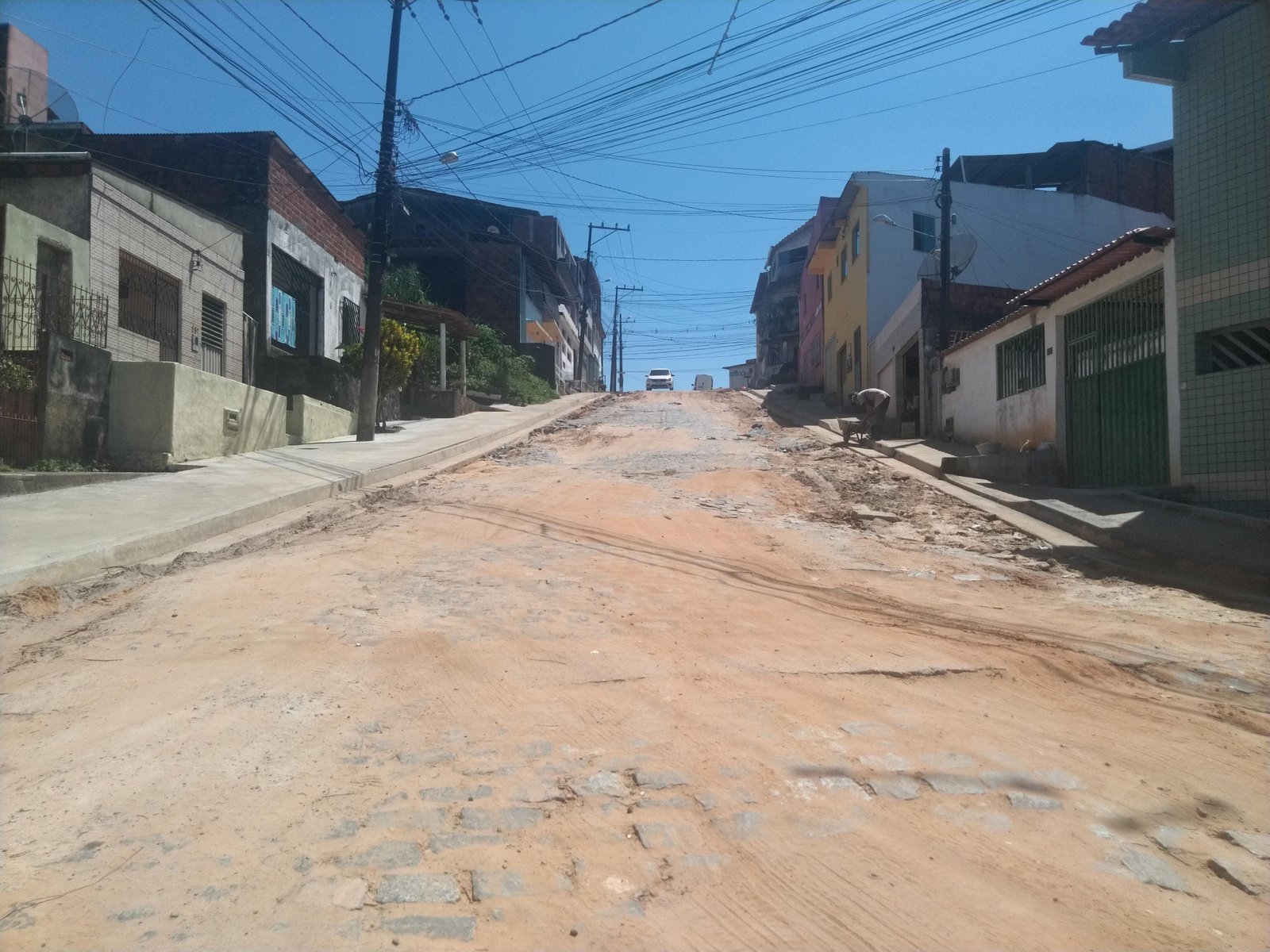 OBRAS DAS RUAS QUE DÃO ACESSO AO HOSPITAL MATERNO INFANTIL ESTÃO ATRASADAS
