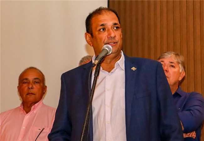 PREFEITO MÁRIO ALEXANDRE MARCA PRESENÇA NA POSSE DA NOVA MESA DIRETORA DA  ATIL