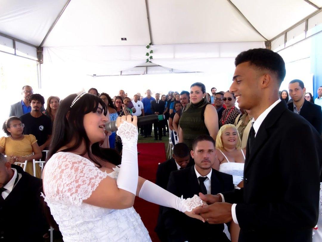 CONJUNTO PENAL DE ITABUNA REALIZA CASAMENTO COLETIVO; CASAL HOMOAFETIVO OFICIALIZA UNIÃO E FAZ HISTÓRIA 