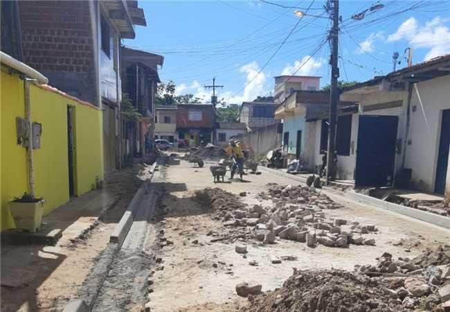 PREFEITURA DE ILHÉUS AVANÇA COM OBRAS NO ALTO DO SOCORRO E CONSTRUÇÃO DA ESCOLA DE TIBINA