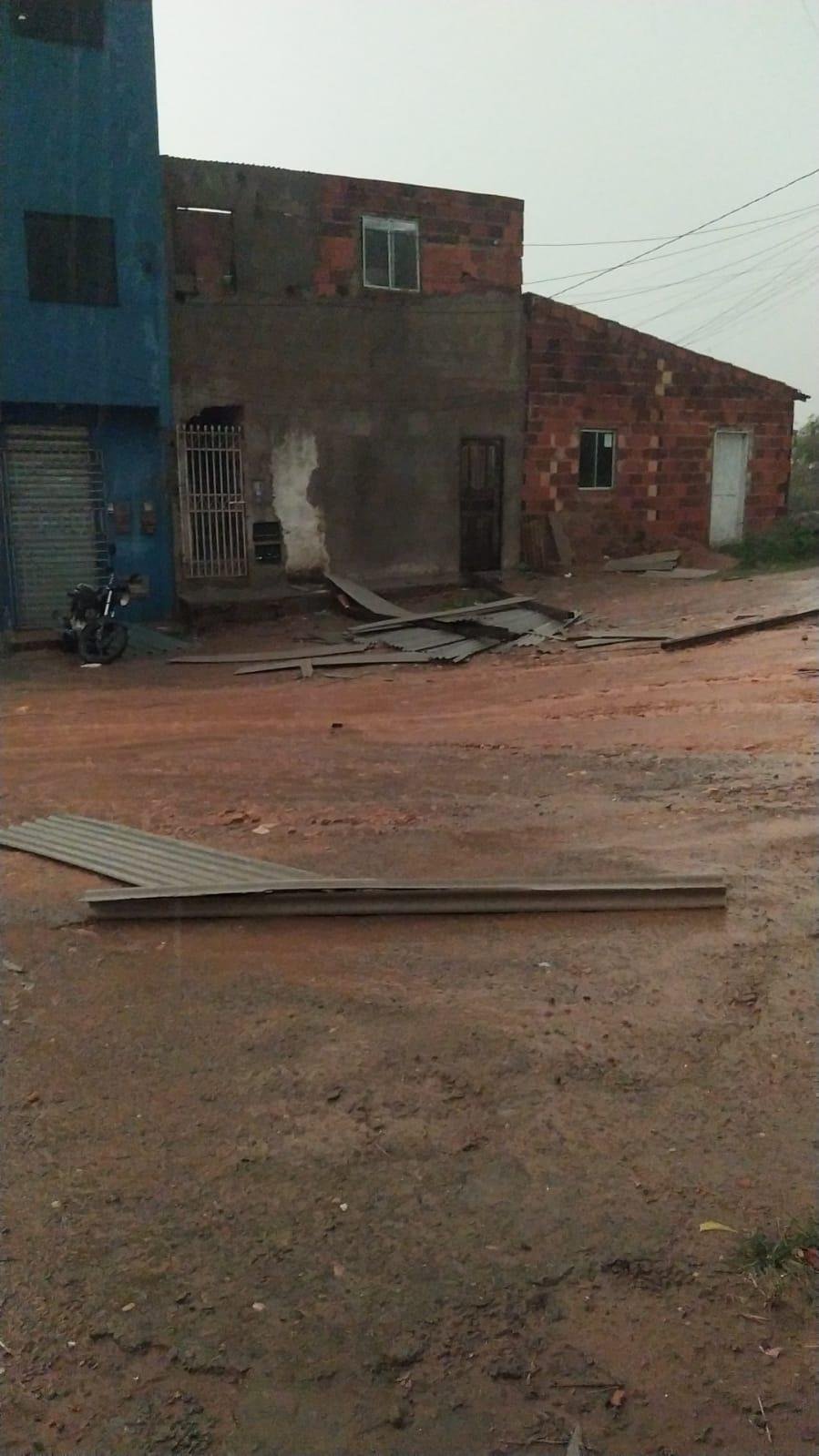 TEMPORAL CAUSA ESTRAGOS EM ITAPETINGA