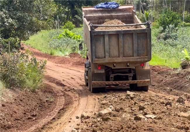  PREFEITURA DE ILHÉUS INTENSIFICA MANUTENÇÃO DAS ESTRADAS VICINAIS; CONFIRA LOCALIDADES