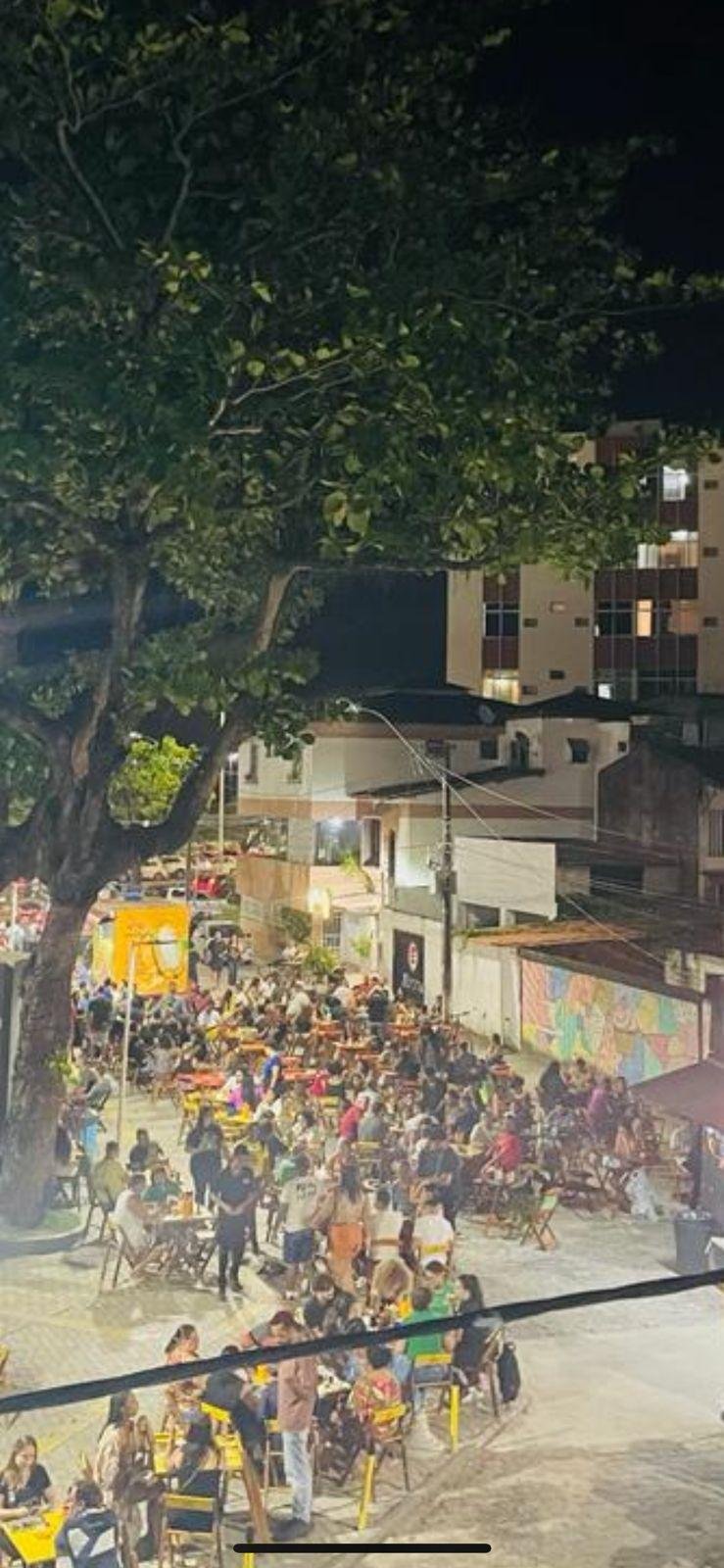 MORADORES RECLAMAM DE SUJEIRA E MAL CHEIRO NAS PROXIMIDADES DA PRAÇA CASTRO ALVES  MORADORES RECLAMAM DE SUJEIRA E MAL CHEIRO NAS PROXIMIDADES DA PRAÇA CASTRO ALVES