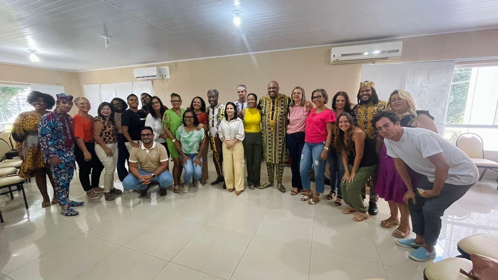 “TRAJETÓRIAS DO AFRICANO EM TERRITÓRIO BRASILEIRO” É TEMA DE PALESTRA PARA EQUIPE DA SEDUC