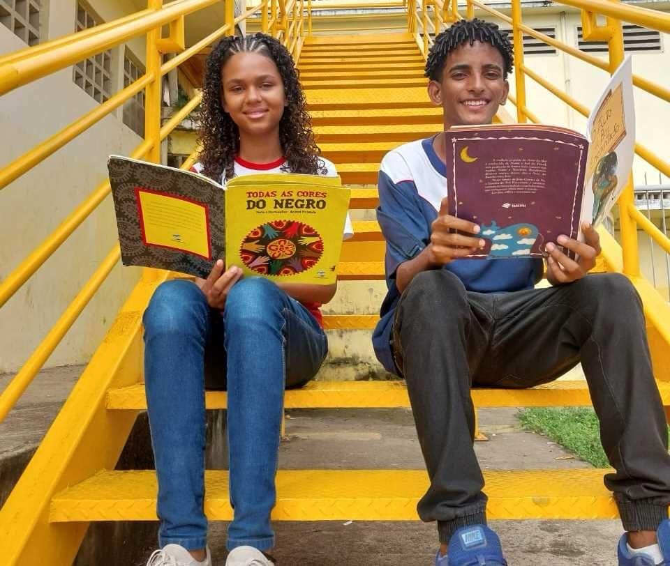 ALUNOS DA REDE MUNICIPAL LANÇAM LIVRO ATRAVÉS DO PROJETO NAS ONDAS DA LEITURA 