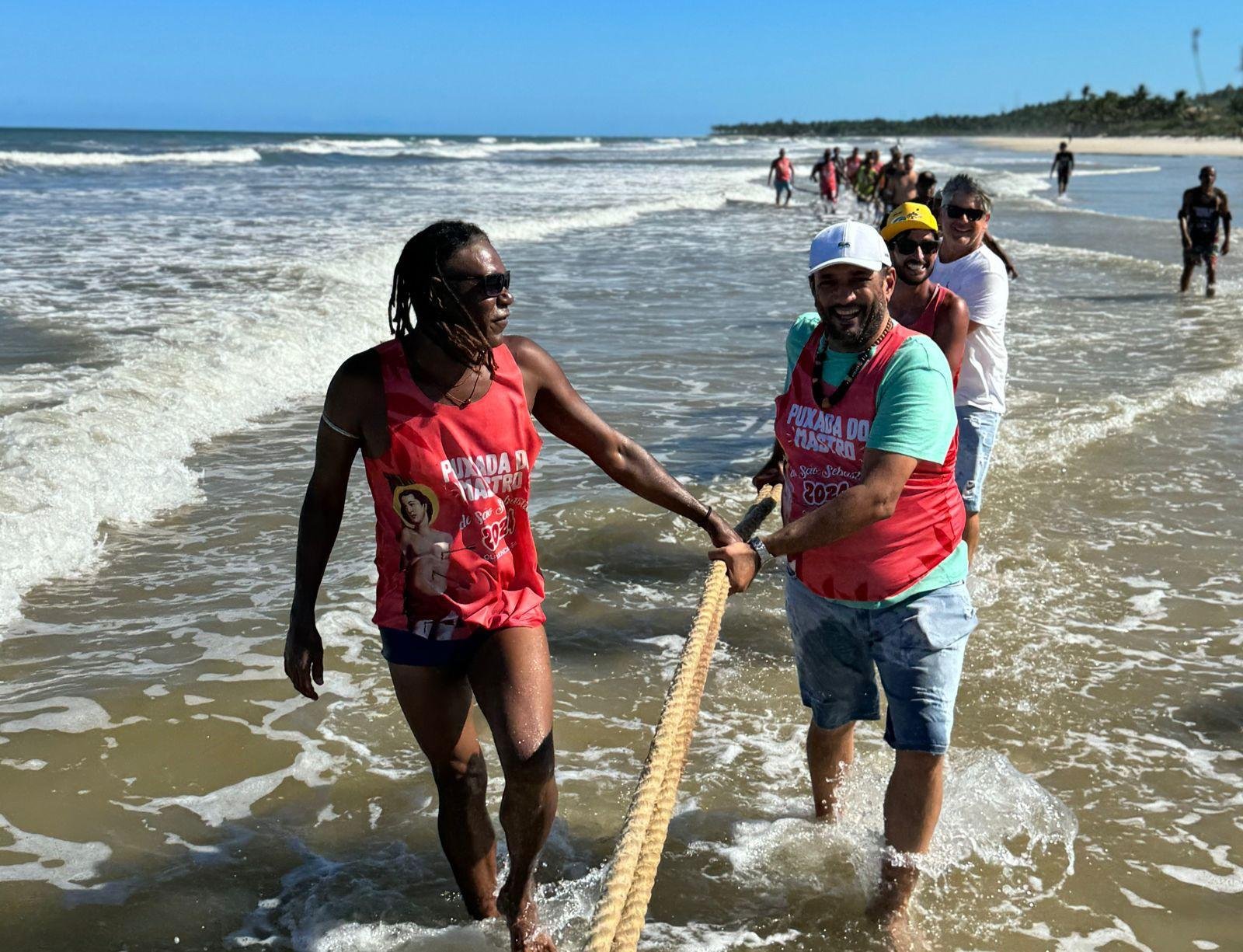 PRÉ-CANDIDATOS À PREFEITURA DE ILHÉUS MARCAM. PRESENÇA NA PUXADA DO MASTRO DE SÃO SEBASTIÃO