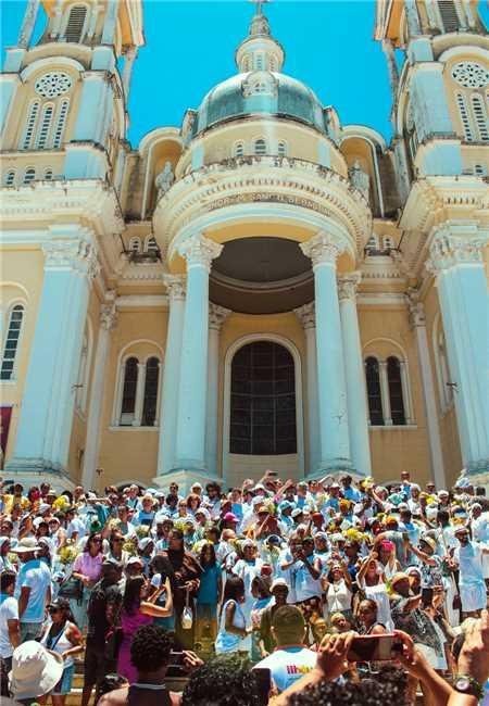 LAVAGEM DAS ESCADARIAS DA CATEDRAL DE SÃO SEBASTIÃO ATRAIU CENTENAS DE FIÉIS E TURISTAS