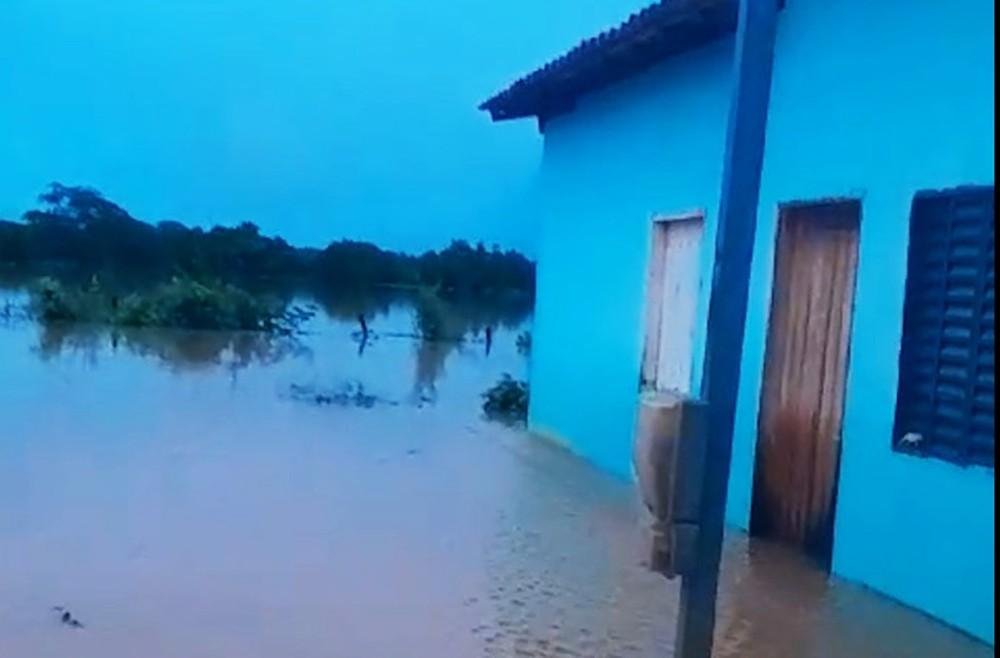 SALVADOR E CIDADES DO INTERIOR DA BAHIA REGISTRAM ALAGAMENTOS POR CAUSA DAS CHUVAS