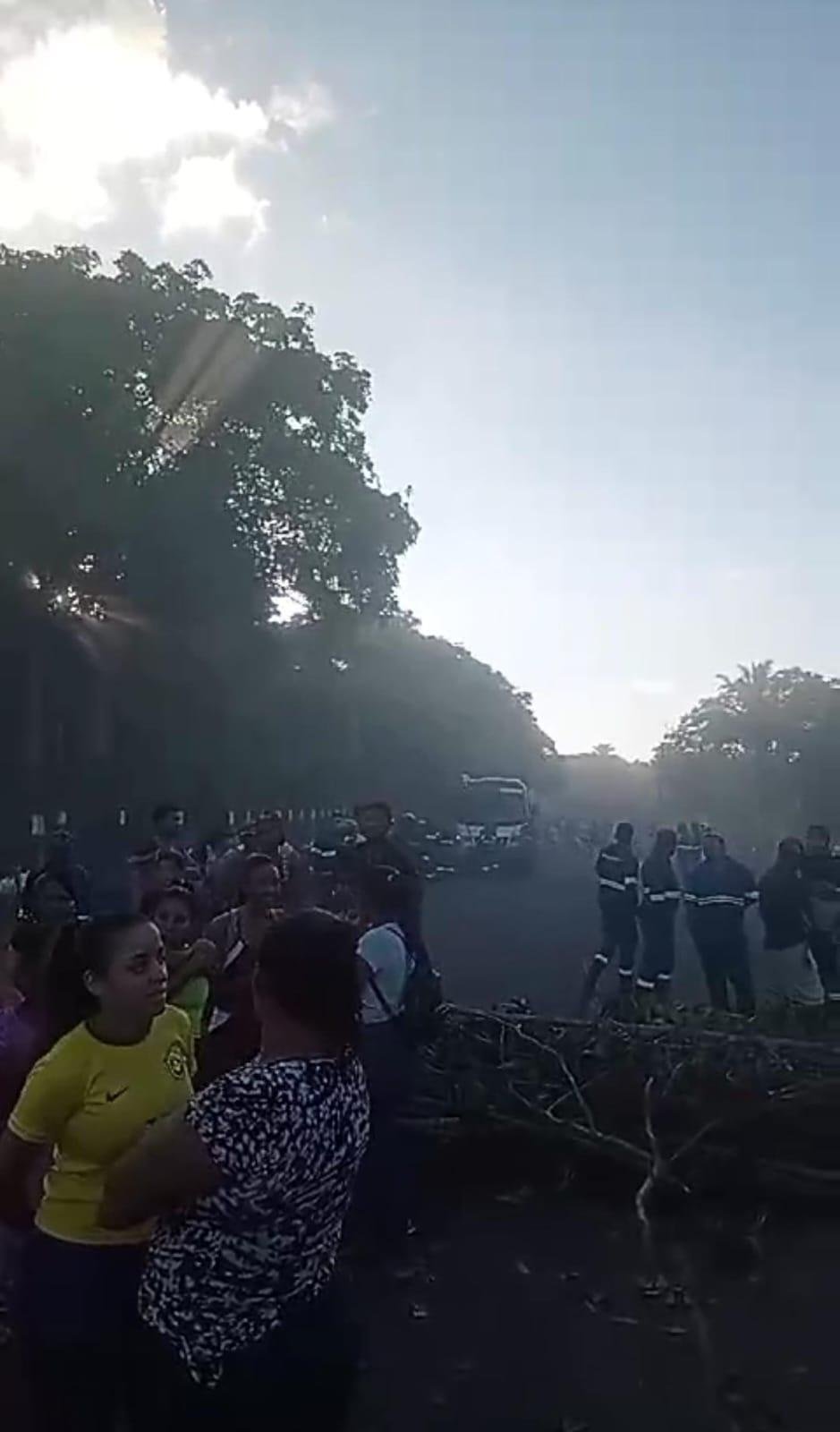 MORADORES FECHAM RODOVIA BA-262 ENTRE ILHÉUS E URUÇUCA