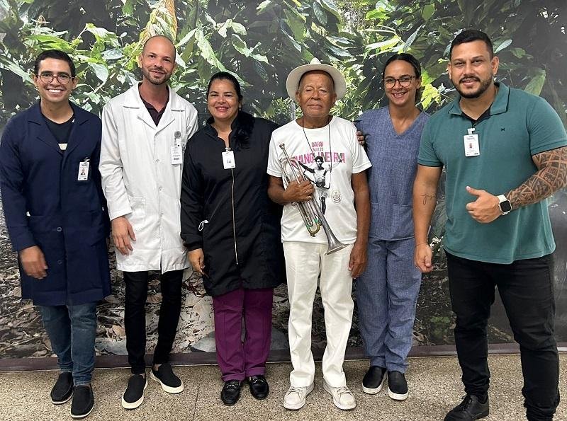 JANEIRO BRANCO LEVA MÚSICA E PALESTRAS PARA PROFISSIONAIS DO HOSPITAL REGIONAL COSTA DO CACAU