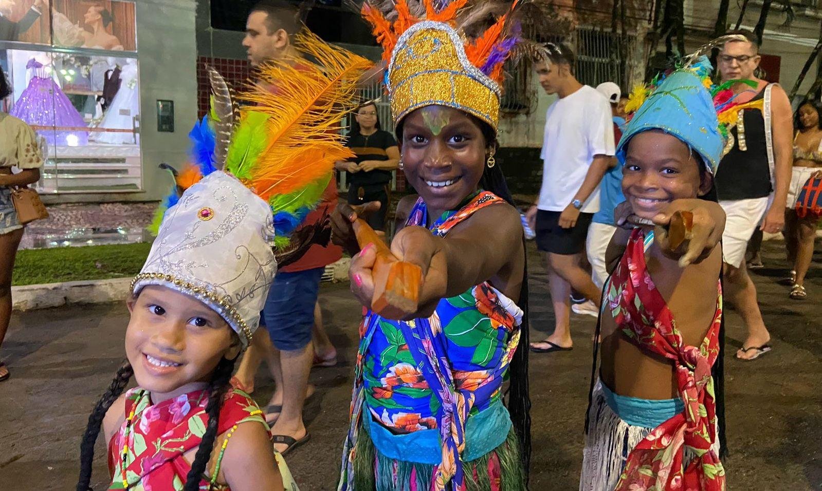 BLOCOS AFRO E AFOXÉS CELEBRAM ANCESTRALIDADE E LEVAM MUSICALIDADE NEGRA AO CARNAVAL CULTURAL DE ILHÉUS BLOCOS AFRO E AFOXÉS CELEBRAM ANCESTRALIDADE E LEVAM MUSICALIDADE NEGRA AO CARNAVAL CULTURAL DE ILHÉUS