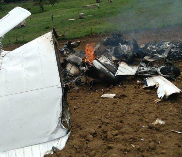 PILOTO MORRE APÓS QUEDA DE AVIÃO DE PEQUENO PORTE EM SÃO SEBASTIÃO DO PASSÉ