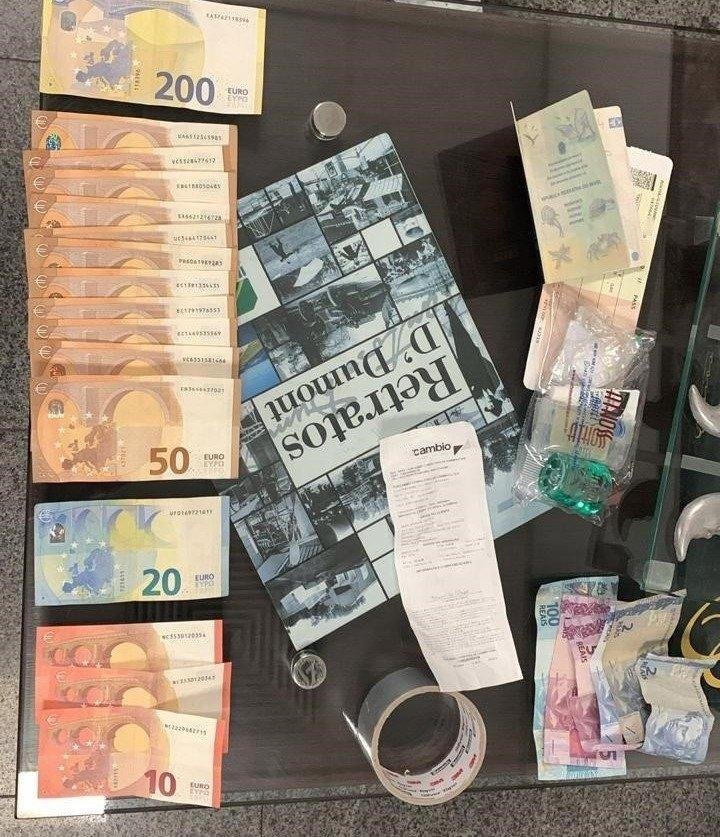 DOIS PASSAGEIROS SÃO PRESOS POR TRÁFICO DE DROGAS NO AEROPORTO DE SALVADOR