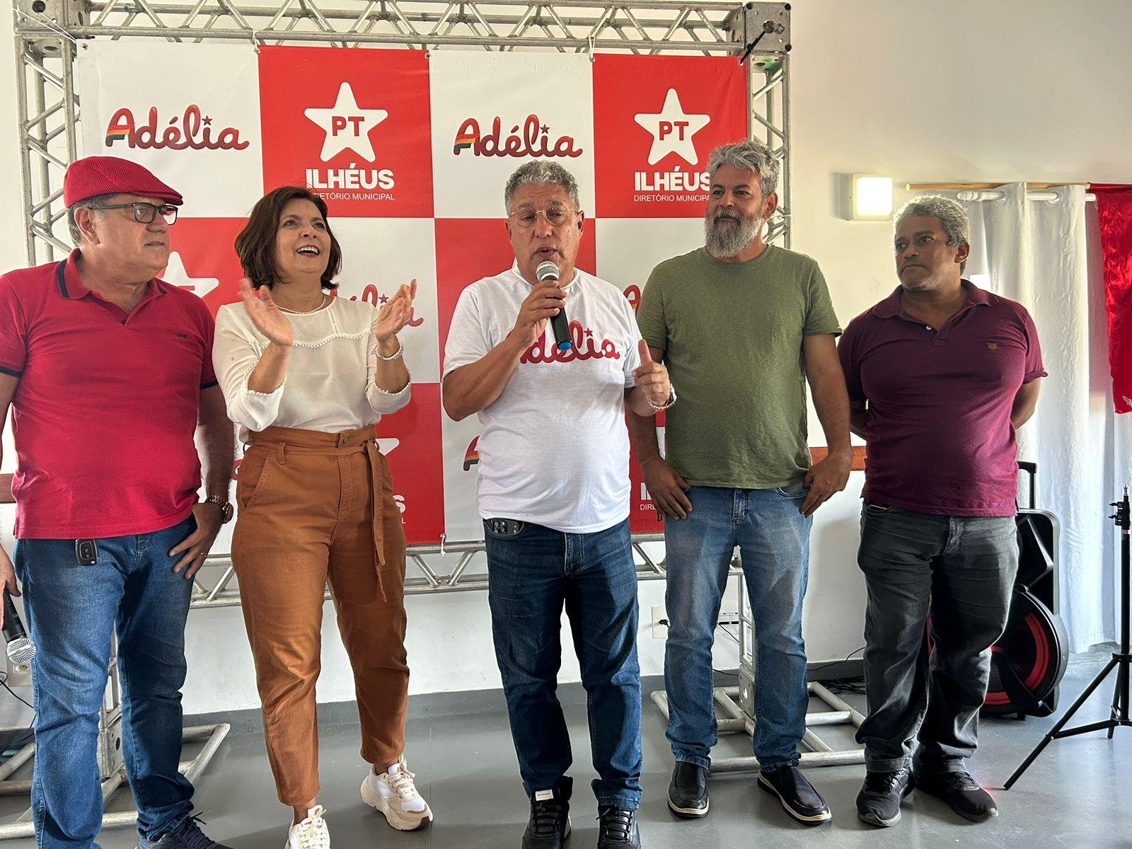 ADÉLIA PINHEIRO DESEMBARCA EM ILHÉUS E REALIZA CARREATA