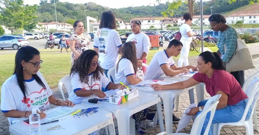 CENTENAS DE PESSOAS FORAM ATENDIDAS EM FEIRA DE SAÚDE PROMOVIDA PELO HOSPITAL REGIONAL COSTA DO CACAU