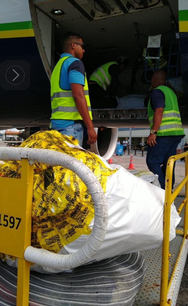 PARTE DOS DONATIVOS QUE ESTAVAM NO AEROPORTO DE ILHÉUS COMEÇARAM A EMBARCAR NESTA QUINTA-FEIRA (23), PARA O RS