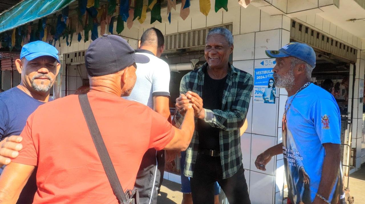 EM VISITA À CENTRAL DE ABASTECIMENTO DO MALHADO, AUGUSTÃO DEFENDE MAIS INVESTIMENTOS PARA AS FEIRAS