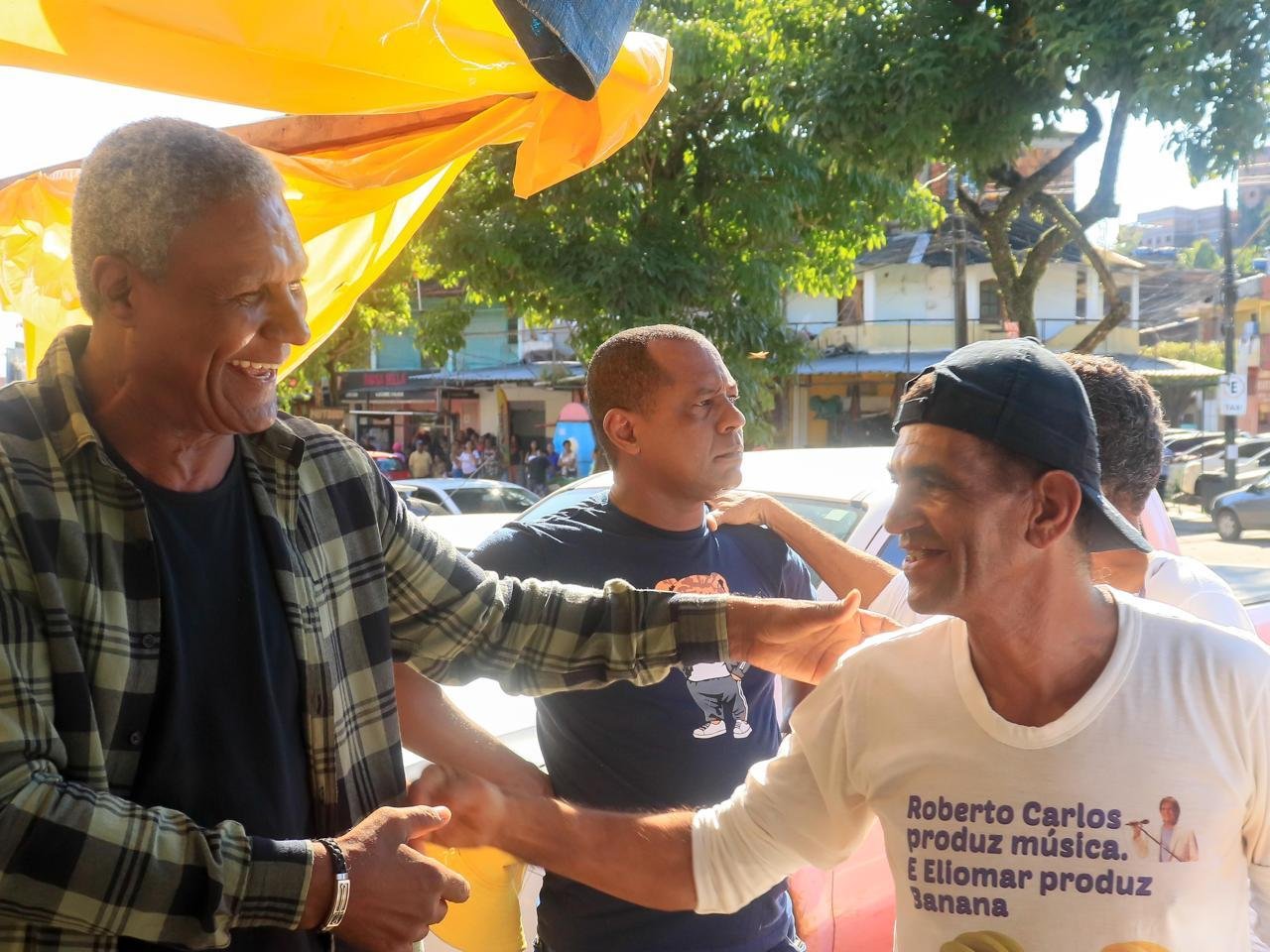 EM VISITA À CENTRAL DE ABASTECIMENTO DO MALHADO, AUGUSTÃO DEFENDE MAIS INVESTIMENTOS PARA AS FEIRAS