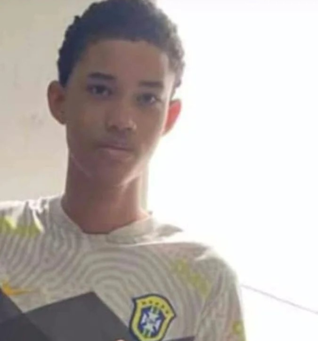 FAMILIARES E AMIGOS DE ADOLESCENTE DESAPARECIDO FAZEM ATO NESTA SEGUNDA-FEIRA (22),EM ILHÉUS FAMILIARES E AMIGOS DE ADOLESCENTE DESAPARECIDO FAZEM ATO NESTA SEGUNDA-FEIRA (22),EM ILHÉUS