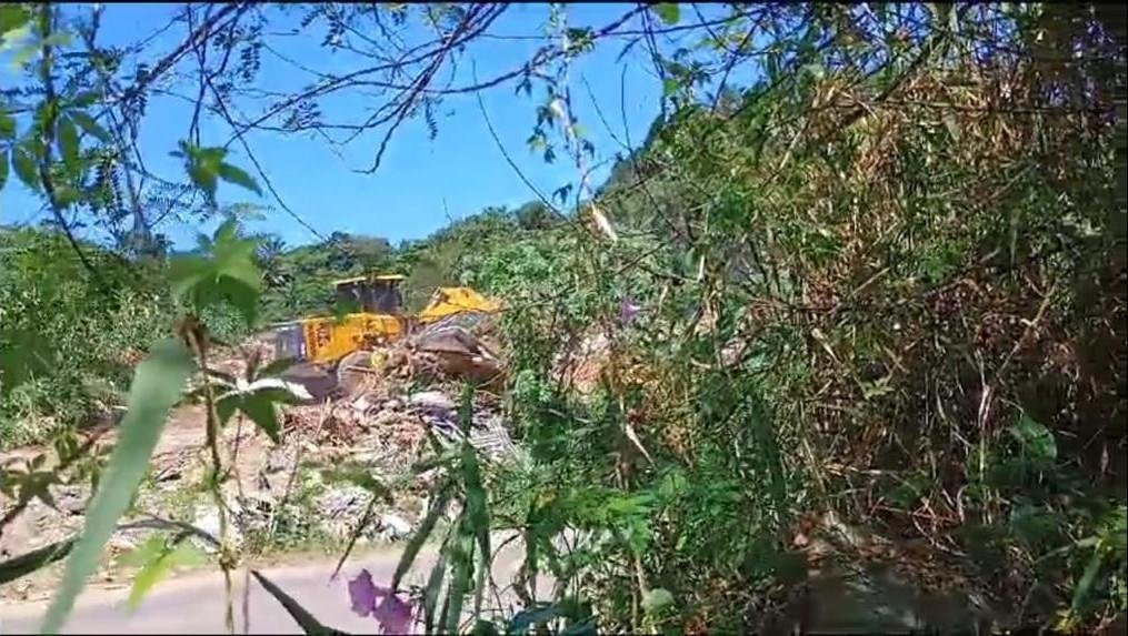 DENÚNCIA DE LIXÃO CLANDESTINO EM RODOVIA ILHÉUS BUERAREMA