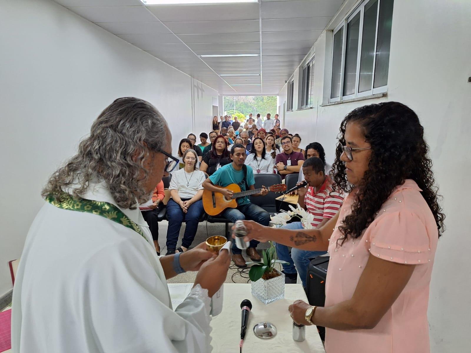 HOSPITAL REGIONAL COSTA DO CACAU PROMOVE MISSA CATÓLICA E CULTO EVANGÉLICO; AÇÕES INTER-RELIGIOSAS DEVEM OCORRER NA UNIDADE 