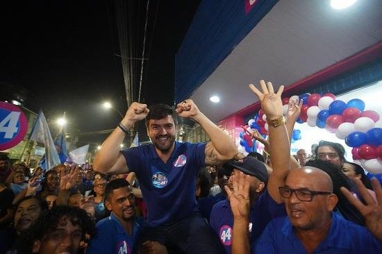 VALDERICO E WANESSA INAUGURAM COMITÊ COM A PRESENÇA DE JABES RIBEIRO EM ILHÉUS 