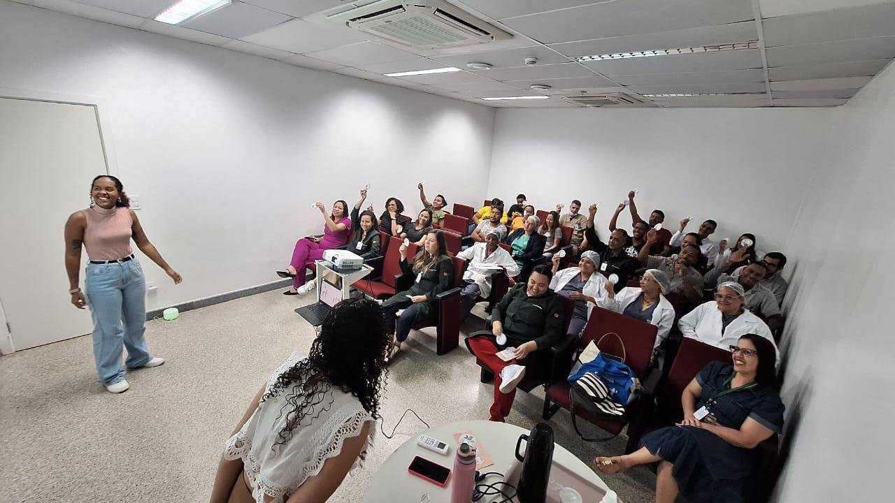 PALESTRA NO HRCC ORIENTOU FUNCIONÁRIOS SOBRE ERGONOMIA NO AMBIENTE DE TRABALHO