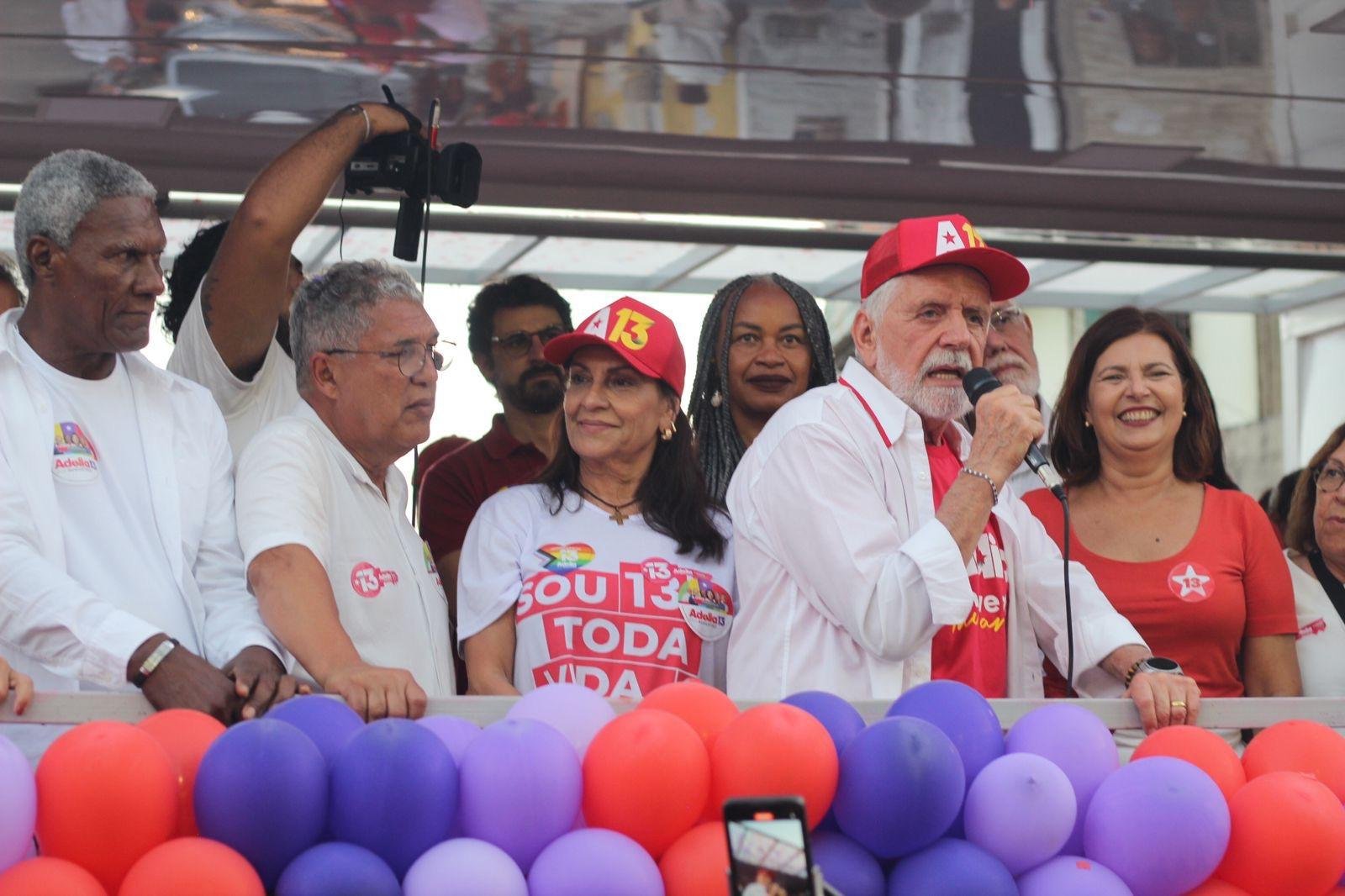 COM WAGNER E MINISTRO DE LULA, ADÉLIA  ARRASTA MULTIDÃO NO VILELA E REAFIRMA COMPROMISSOS COM MORADORES DO BAIRRO