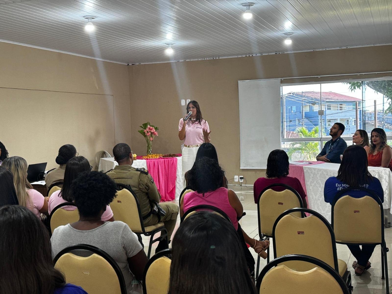 PREFEITURA CERTIFICA ASSISTIDAS PELO CRAM EM CURSO DE CONFECÇÃO DE SANDÁLIAS E BOLSAS