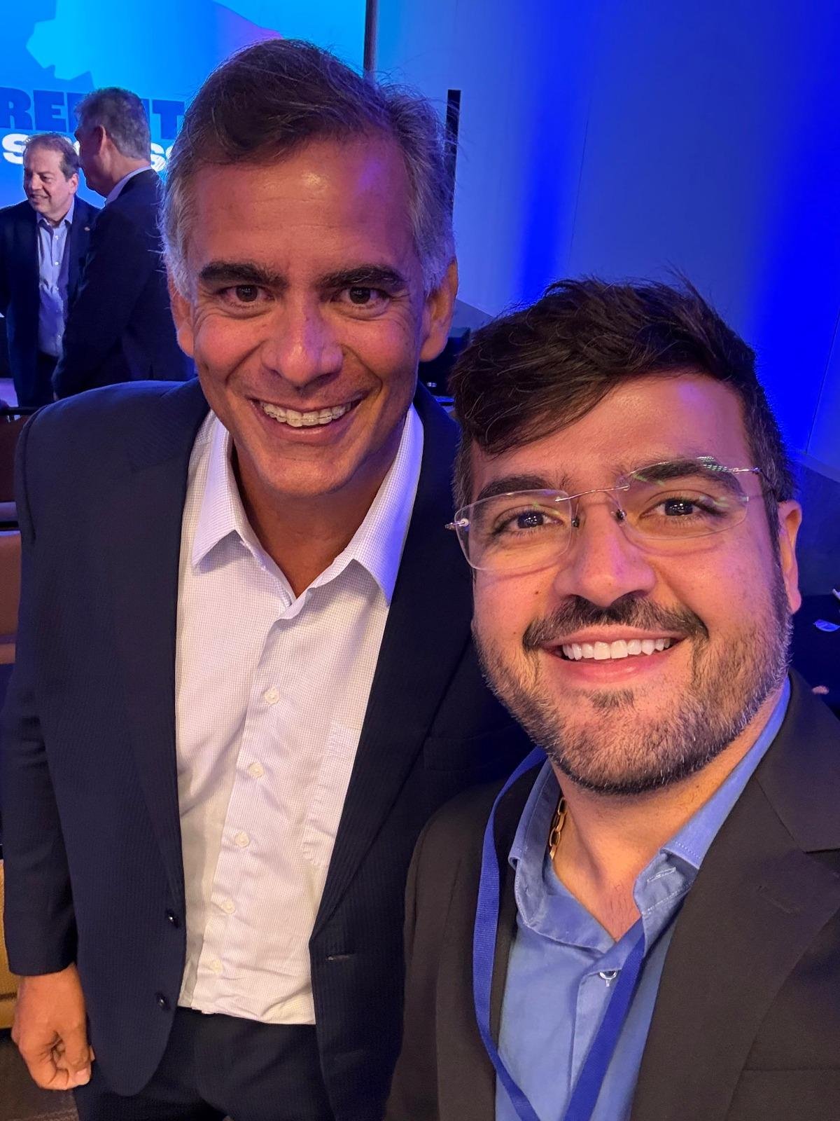 VALDERICO JR. PARTICIPA DE EVENTO OARA CAPACITAÇÃO DE PREFEITOS EM BRASÍLIA
