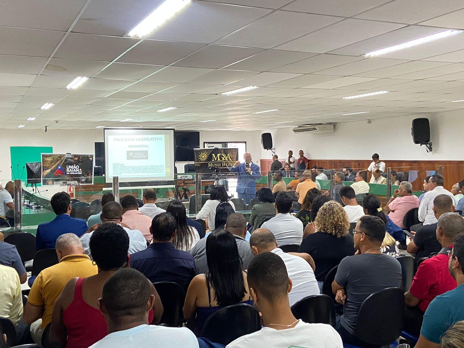 SEMINÁRIO EM ILHÉUS ABORDA COMUNICAÇÃO, ORÇAMENTO E O PAPEL DO VEREADOR