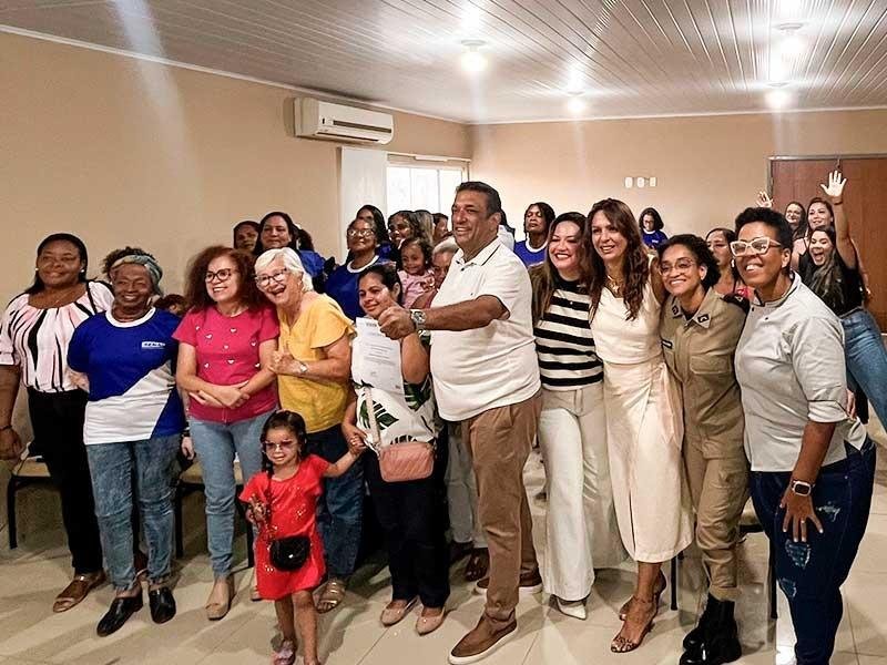 ENTREGA DE CERTIFICADOS MARCA ENCERRAMENTO DE CURSOS PROFISSIONALIZANTES PARA MULHERES EM ILHÉUS