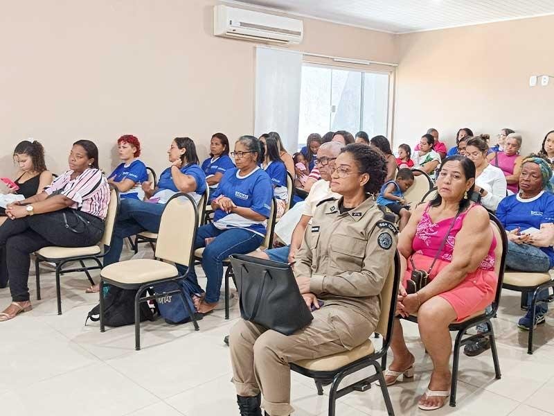 ENTREGA DE CERTIFICADOS MARCA ENCERRAMENTO DE CURSOS PROFISSIONALIZANTES PARA MULHERES EM ILHÉUS