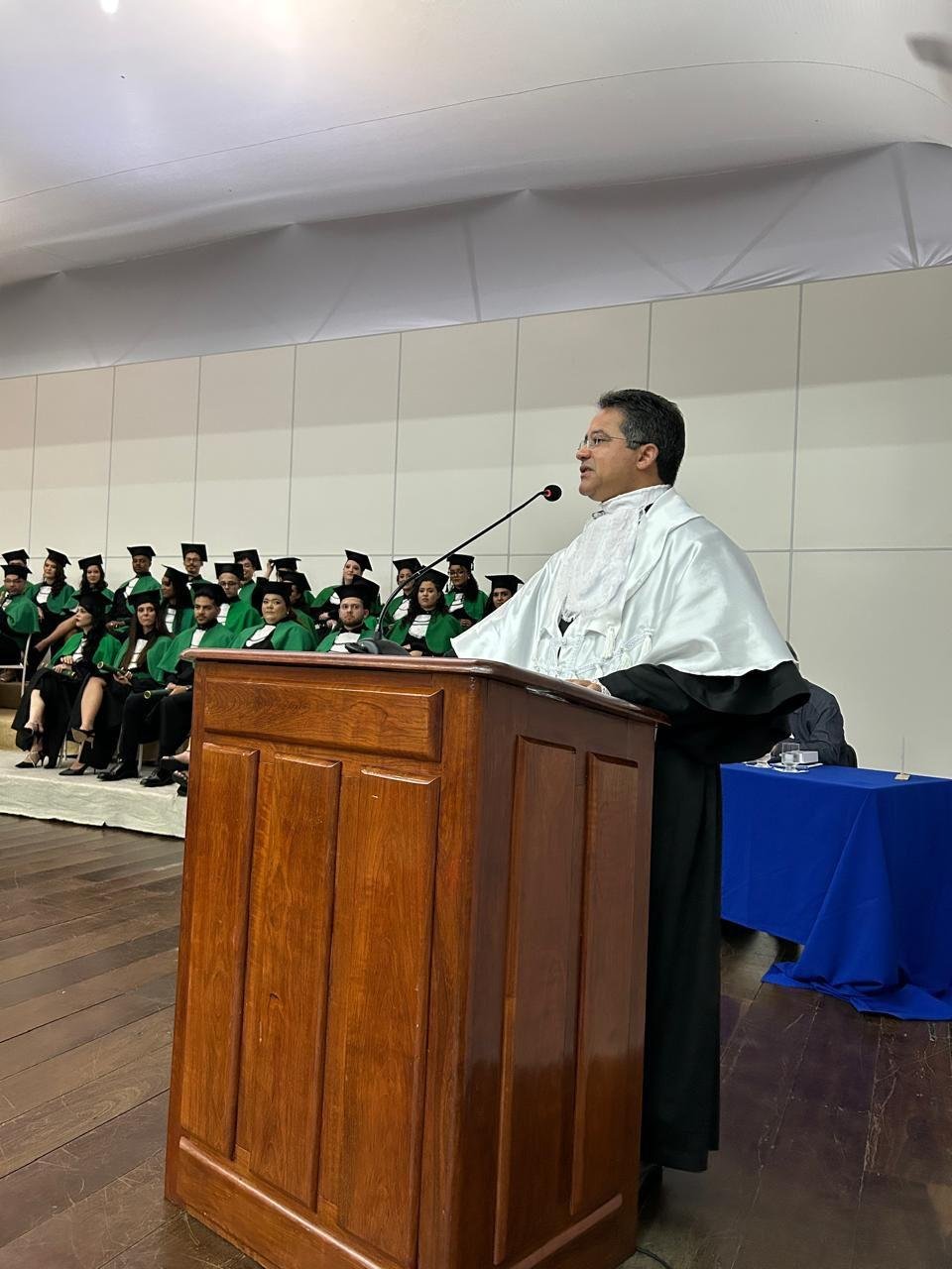 TÍTULO: UESC FORMA 39 NOVOS MÉDICOS EM SOLENIDADE MARCADA POR EMOÇÃO E HOMENAGENS