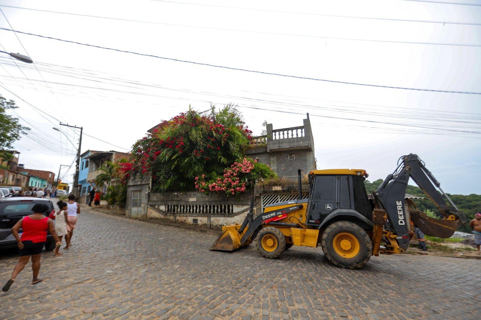 IMÓVEL ABANDONADO É DEMOLIDO EM ILHÉUS APÓS RECOMENDAÇÃO DO MP-BA