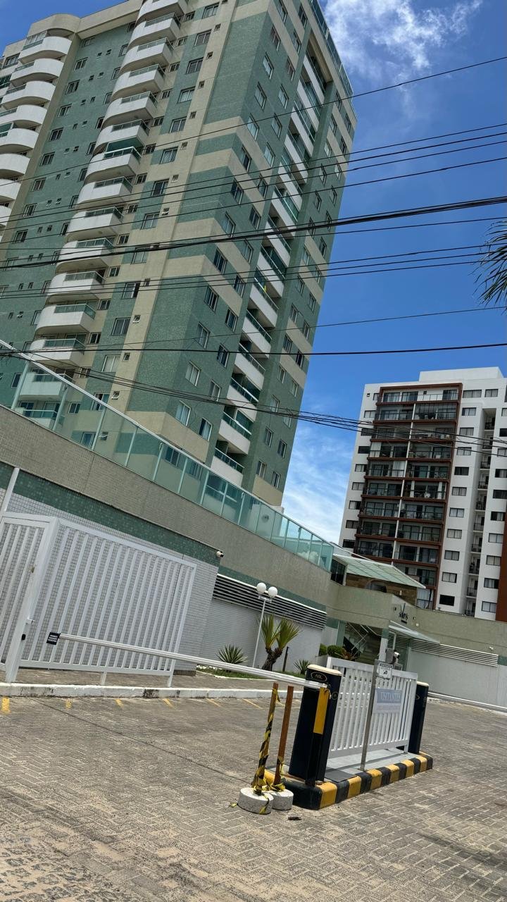 CONDOMÍNIO RESIDENCIAL SOLARES EM ILHÉUS TOMA PARTE DA AVENIDA TANCREDO NEVES PARA ESTACIONAMENTO PRIVADO