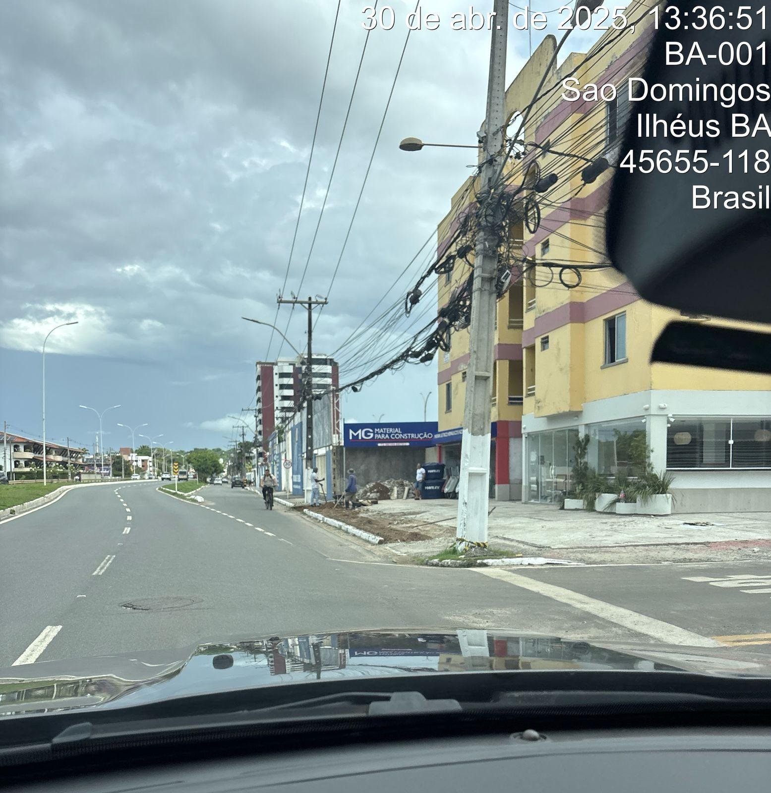 EDIFÍCIO NA ZONA SUL DE ILHÉUS ELIMINA GARAGENS PARA ABRIR COMÉRCIO