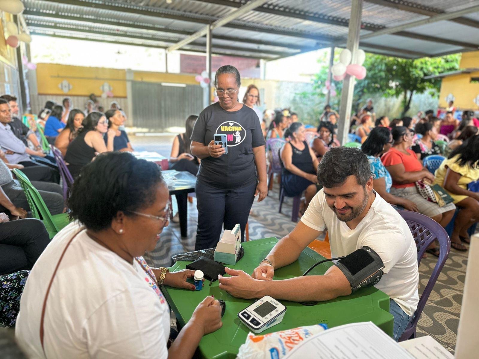 CARAVANA DA MULHER REÚNE COMUNIDADE DO TEOTÔNIO VILELA COM SERVIÇOS E AÇÕES VOLTADAS À IGUALDADE DE GÊNERO 