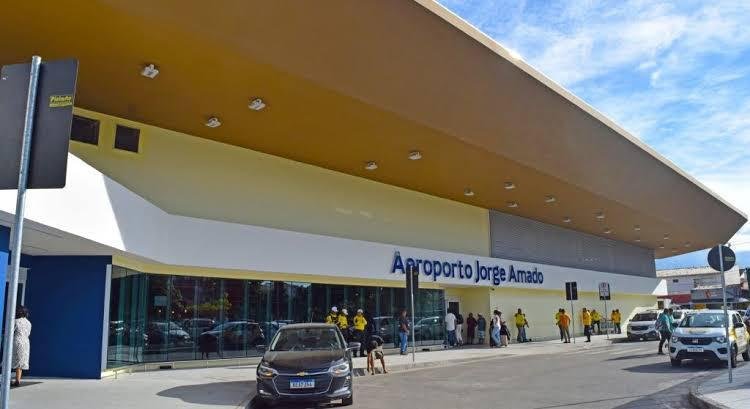 CONTROLADORES DE VOO DE ILHÉUS E OUTRAS CIDADES RECORREM A BICOS COM UBER E AULAS PARA COMPLEMENTAR RENDA 