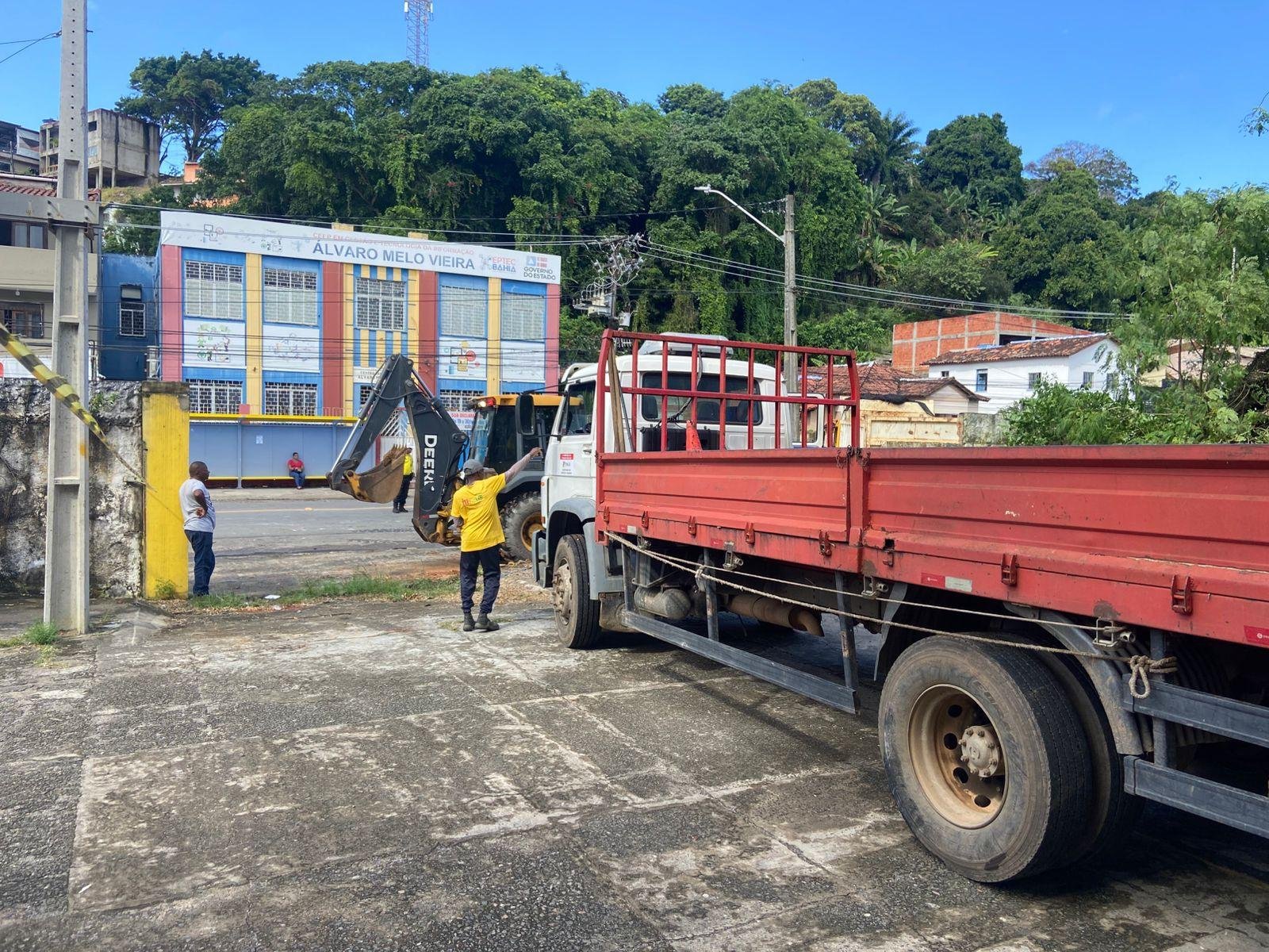 PREFEITURA DE ILHÉUS AFIRMA QUE AULAS VÃO SEGUIRNORMALMENTE NA PRÓXIMA SEGUNDA-FEIRA, 19, NO IME, APÓS DESABAMENTO DE MURO