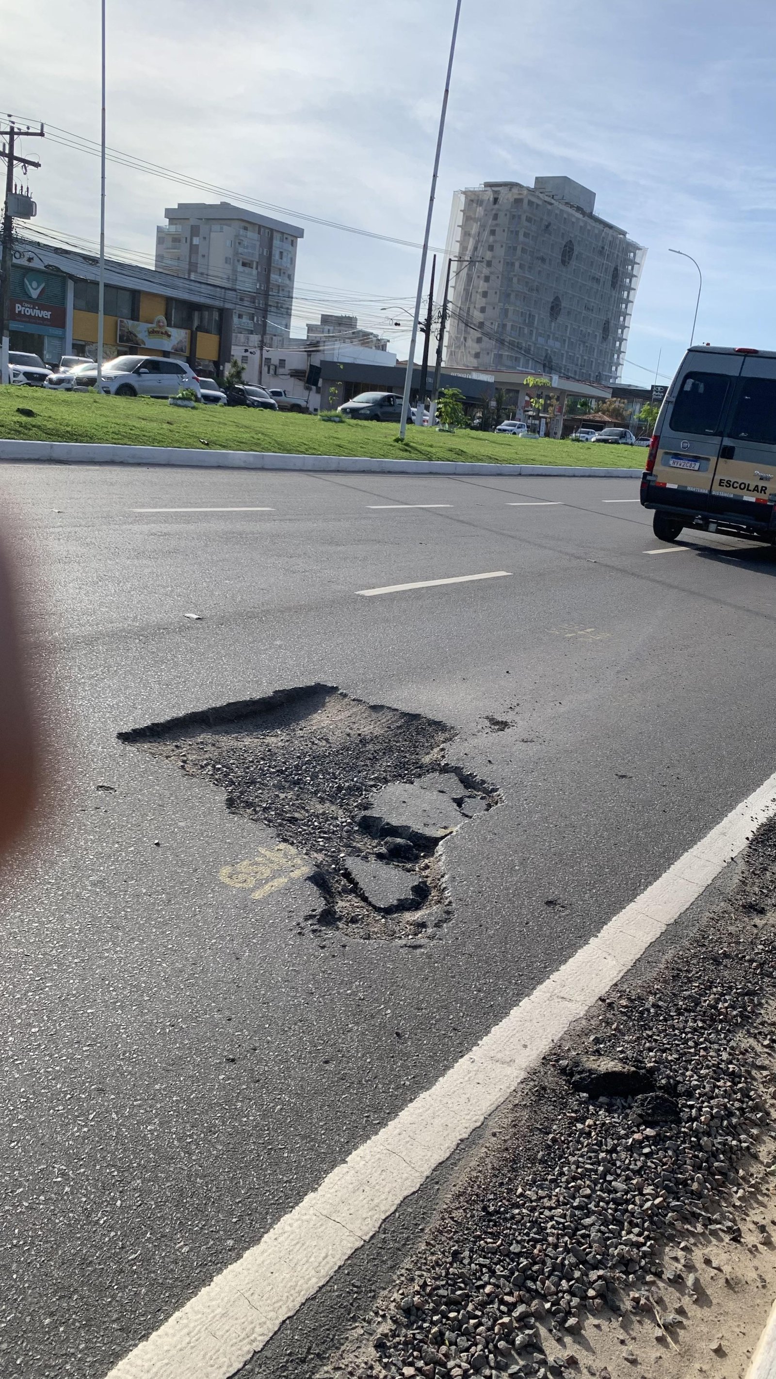 BAHIA GÁS ABRE CRATERA NA BA-001 E NÃO SINALIZA