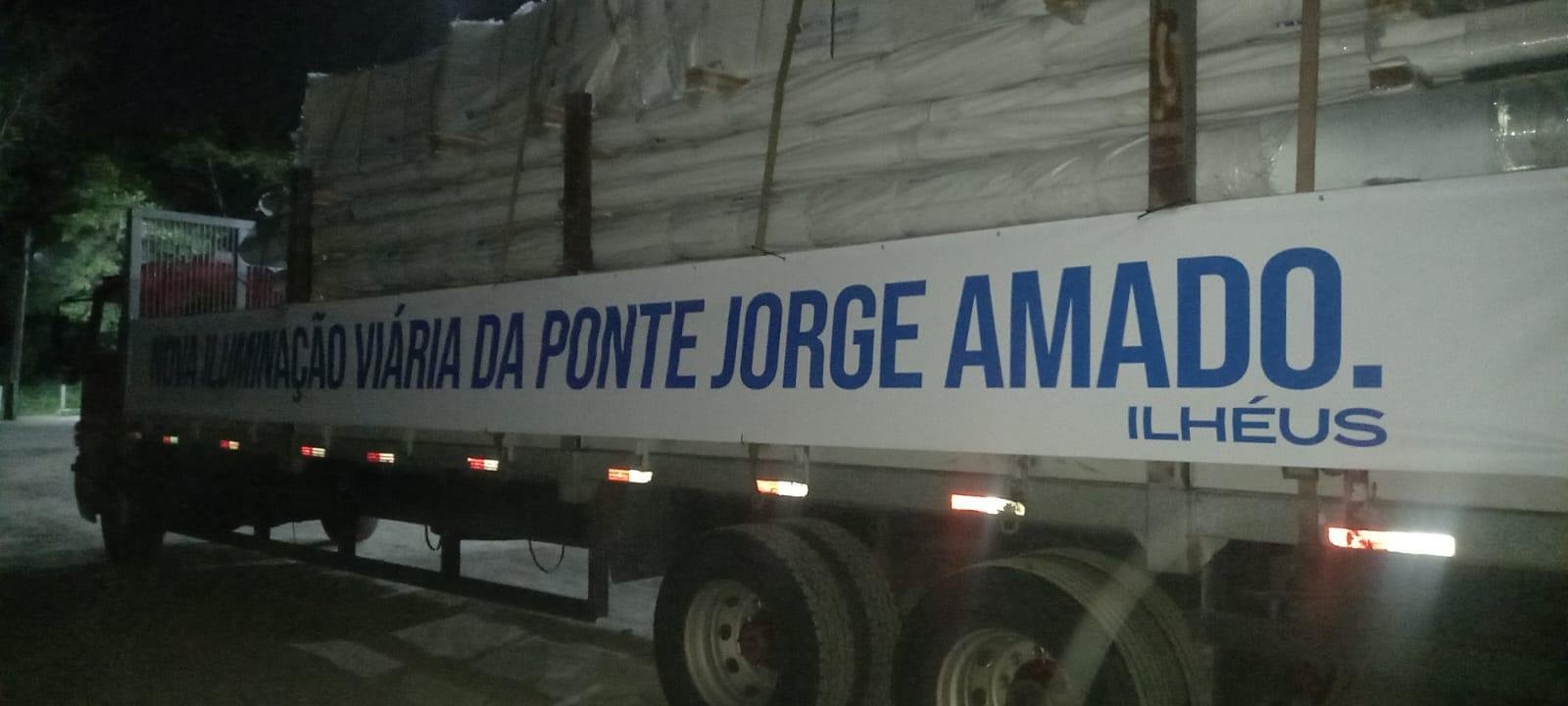 “OS POSTES ESTÃO EM ILHÉUS E A ILUMINAÇÃO ESTÁ GARANTIDA PARA O DIA 28 DE JUNHO”, DIZ PREFEITO