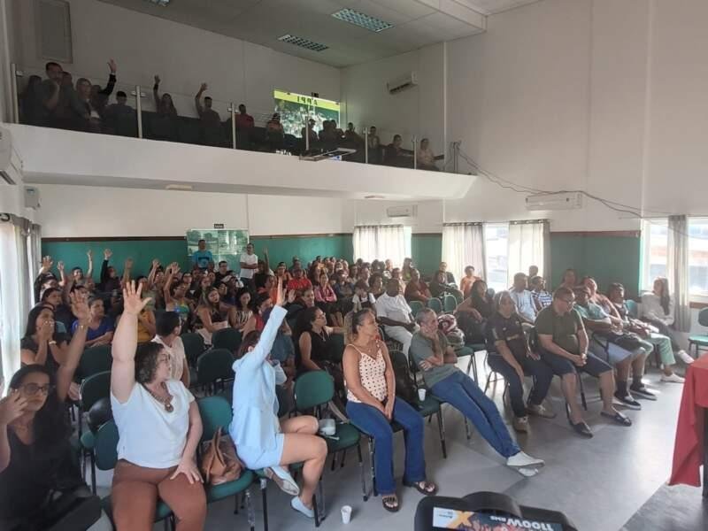 PROFESSORES DE ILHÉUS REJEITAM PROPOSTA DO GOVERNO