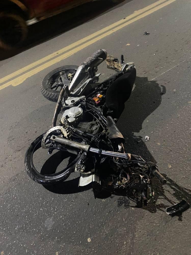 CASAL MORRE EM COLISÃO ENVOLVENDO CARRO E MOTO NA ENTRADA DO TEOTÔNIO VILELA