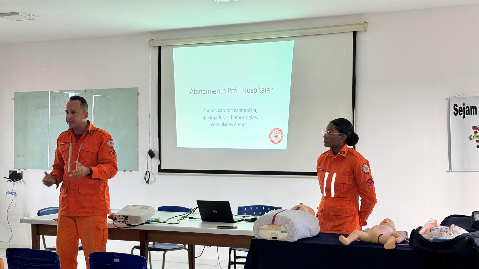 PROFISSIONAIS DA INCLUSÃO ESCOLAR PARTICIPAM DE FORMAÇÃO EM PRIMEIROS SOCORROS EM ILHÉUS