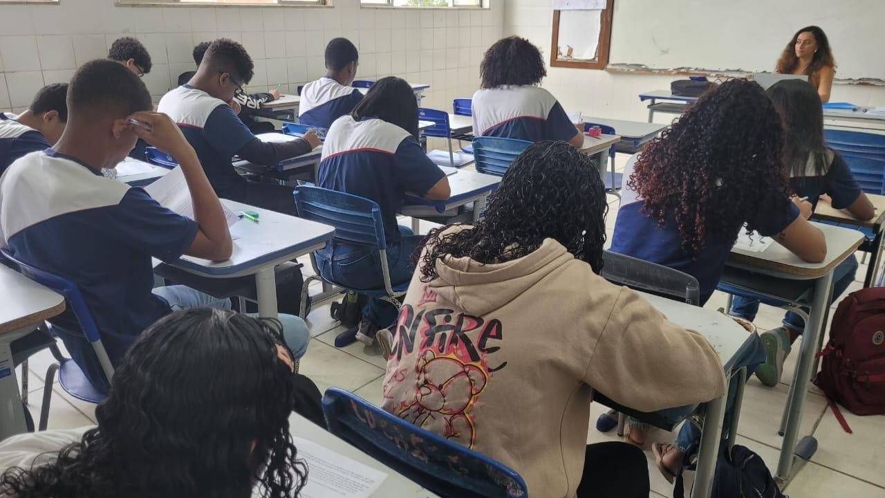 ALUNOS DA REDE MUNICIPAL DE ILHÉUS PARTICIPAM DE AULÕES E SIMULADOS DE PREPARAÇÃO PARA AVALIAÇÕES EXTERNAS ALUNOS DA REDE MUNICIPAL DE ILHÉUS PARTICIPAM DE AULÕES E SIMULADOS DE PREPARAÇÃO PARA AVALIAÇÕES EXTERNAS